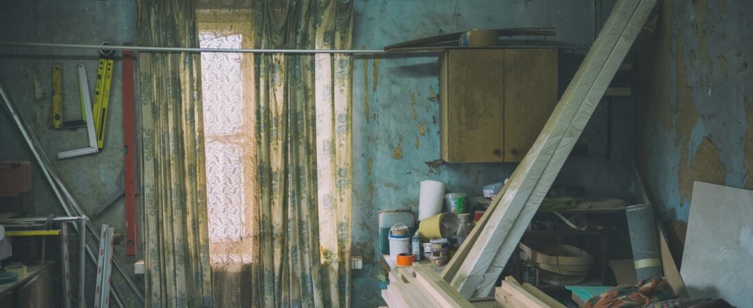 Squat et Insalubrité : Risques pour le Voisinage et Responsabilité du Propriétaire