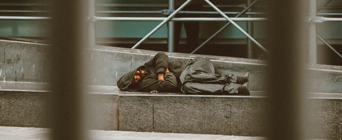 Profils de squatteurs et état des lieux : Pourquoi l’origine du squat détermine l’ampleur des dégâts