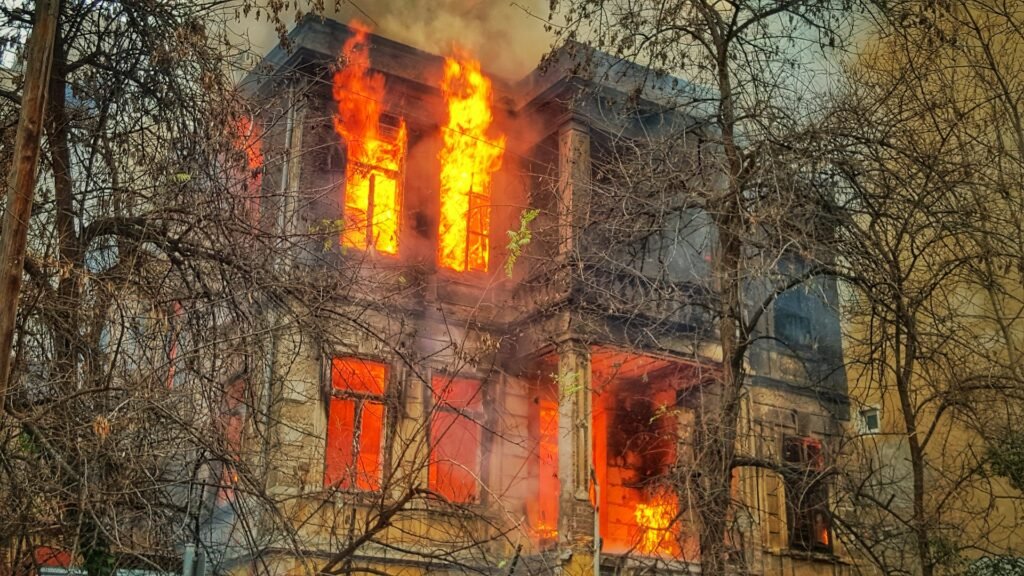 incendie d'un bien immobilier squatté le propriétaire reste responsable